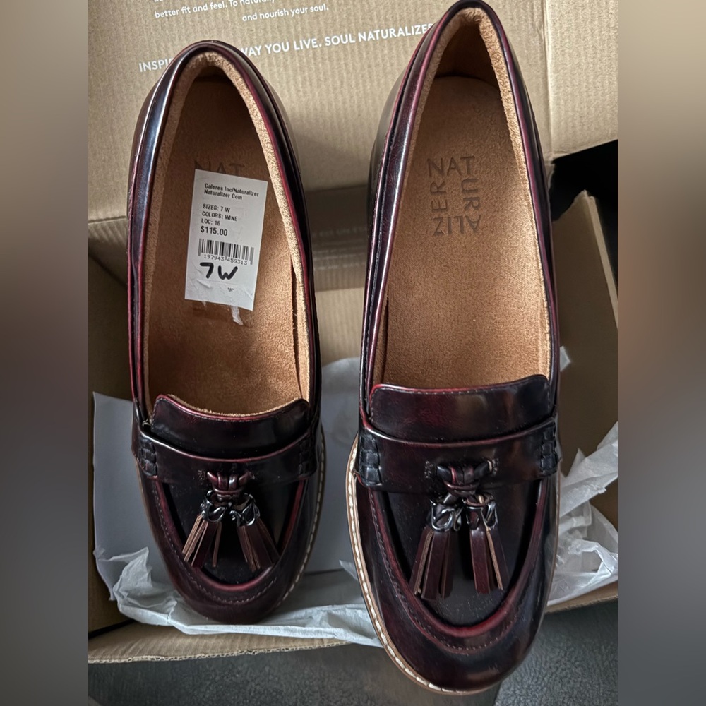 Naturalizer Committed Loafers size 7W